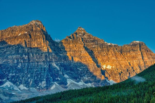Canada-Alberta-Banff National Park Valley of the Ten Peaks at sunrise